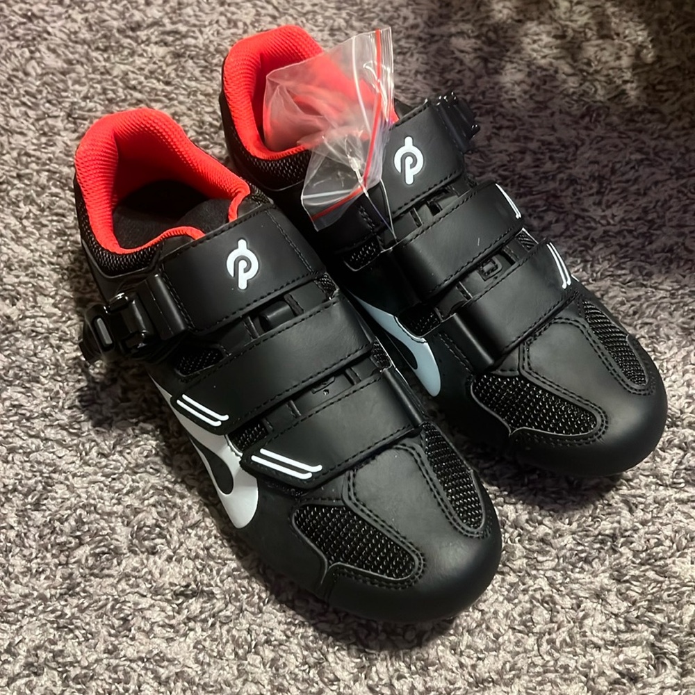 New peloton cycling shoes no box